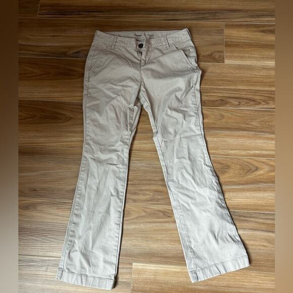 Old navy petite bootcut khakis - Picture 1 of 2